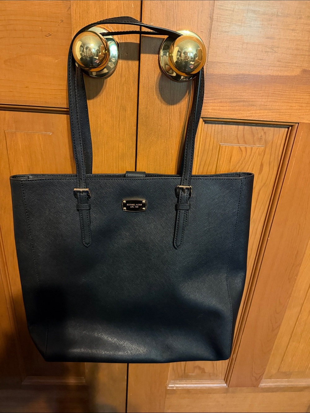 Classic Black Leather Tote Bag - Michael Kors Style